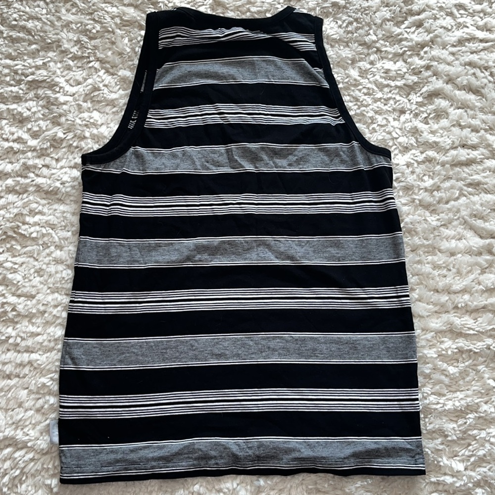 Guess Tank - Picture 2 of 6